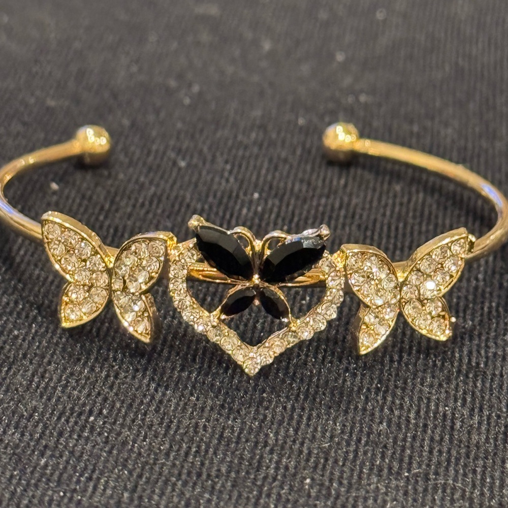 Fashion Jewelry Gold Butterfly in Black Crystal Heart Open Cuff Bracelet